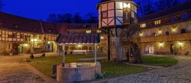 Innenhof bei Nacht, Quelle: Hotel & Spa Wasserschloss Westerburg
