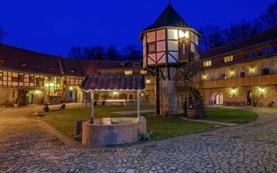 Innenhof bei Nacht