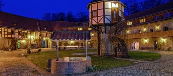 Innenhof bei Nacht, Quelle: Hotel & Spa Wasserschloss Westerburg