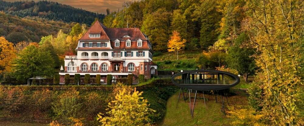 Jugendstilhotel Trifels mit Veranstaltungsraum "Oval Office" auf Stelzen