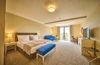Komfortable Zimmer ca. 29-40 m² groß für bis zu drei Personen mit bequemen Matratzen und luxuriöser Bettwäsche bieten Ihnen die Voraussetzungen für einen außergewöhnlichen Urlaub. Egal, ob Sie auf der Suche nach Abenteuern oder geschäftlich unterwegs sind