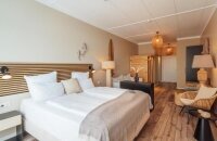 Junior Suiten (7x) Geräumiger Wohn- und Schlafbereich Mehr Platz und Komfort Infrarotkammer mit bis zu 60 Grad Teilweise mit Sofa oder gemütlicher Sitzecke Ideal für Paare, die mehr Raum wünschen