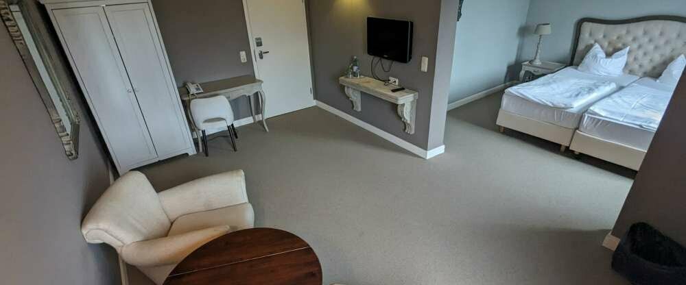 Großzügige Juniorsuite mit Blick auf den Schlosspark 