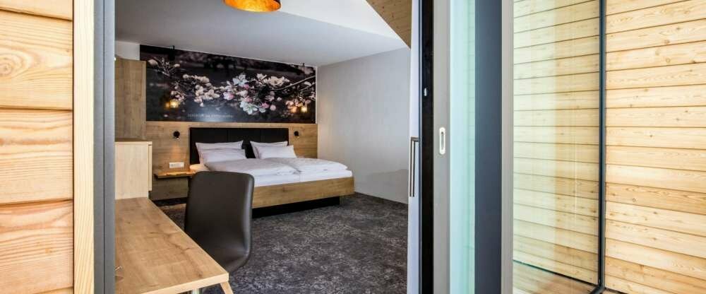 Hotelzimmer mit Balkon