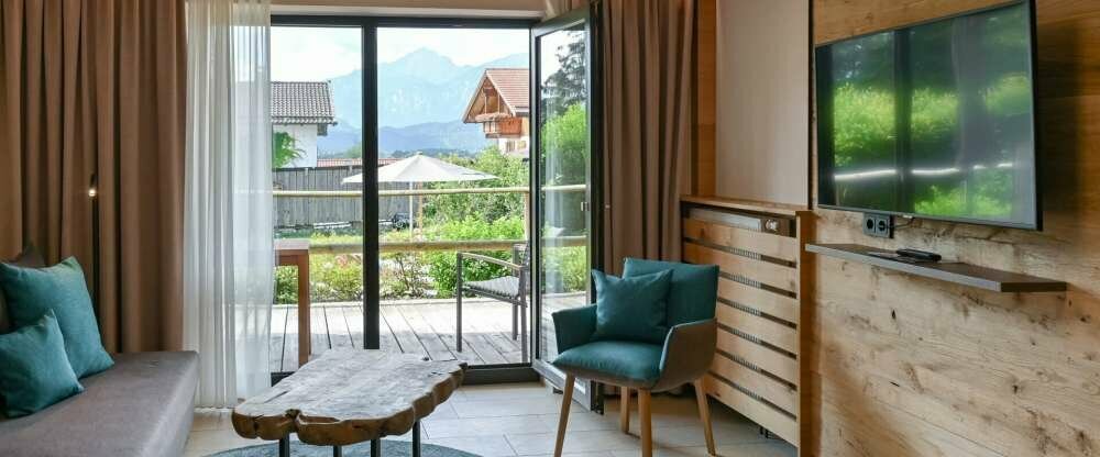 Zimmerbeispiel: Juniorsuite SUPERIOR Doppelzimmer mit Terrasse nach Süden zur Naturpool/Gartenseite