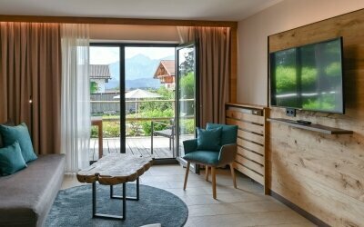 Zimmerbeispiel: Juniorsuite SUPERIOR Doppelzimmer mit Terrasse nach Süden zur Naturpool/Gartenseite