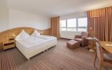 Unsere 32 m² großen Klassik-Zimmer sind auf der Nordseite zum HBF Unna ausgerichtet und zusätzlich mit Schallschutzfenstern ausgestattet. 

Sofern Sie das Zimmer als Twinbett-Zimmer nutzen möchten, geben Sie dies bitte bei der Reservierung an.

Grunda