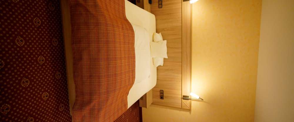 Unsere stilvoll eingerichteten Einzel-Zimmer im St. Martiner Castell verbinden modernen Komfort mit dem besonderen Charme der Pfalz. Warme Farben, hochwertige Materialien und liebevolle Details schaffen eine entspannte Wohlfühlatmosphäre. Unsere Sprossen