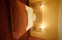 Unsere stilvoll eingerichteten Einzel-Zimmer im St. Martiner Castell verbinden modernen Komfort mit dem besonderen Charme der Pfalz. Warme Farben, hochwertige Materialien und liebevolle Details schaffen eine entspannte Wohlfühlatmosphäre. Unsere Sprossen