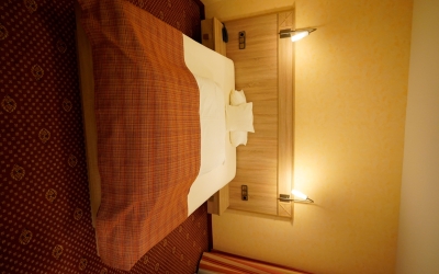 Unsere stilvoll eingerichteten Einzel-Zimmer im St. Martiner Castell verbinden modernen Komfort mit dem besonderen Charme der Pfalz. Warme Farben, hochwertige Materialien und liebevolle Details schaffen eine entspannte Wohlfühlatmosphäre.
Unsere Sprossen