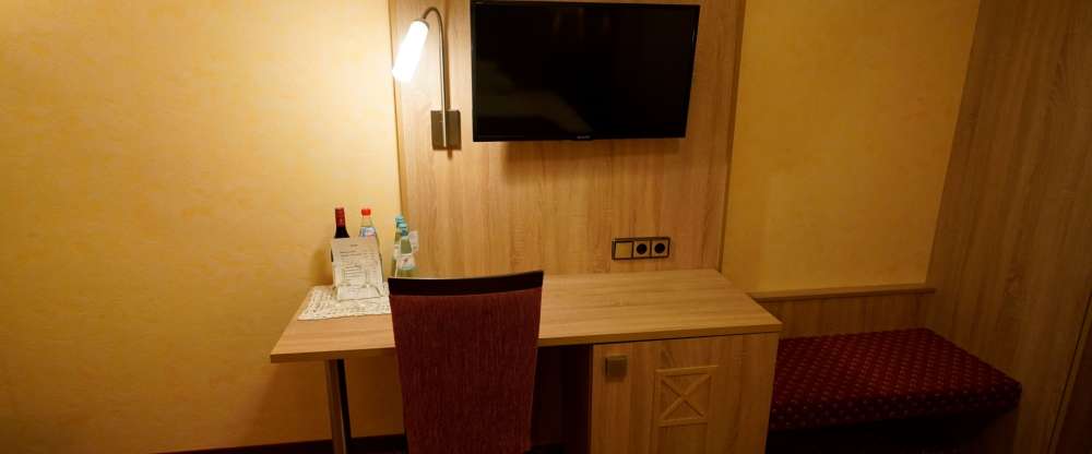 Unsere stilvoll eingerichteten Einzel-Zimmer im St. Martiner Castell verbinden modernen Komfort mit dem besonderen Charme der Pfalz. Warme Farben, hochwertige Materialien und liebevolle Details schaffen eine entspannte Wohlfühlatmosphäre. Unsere Sprossen