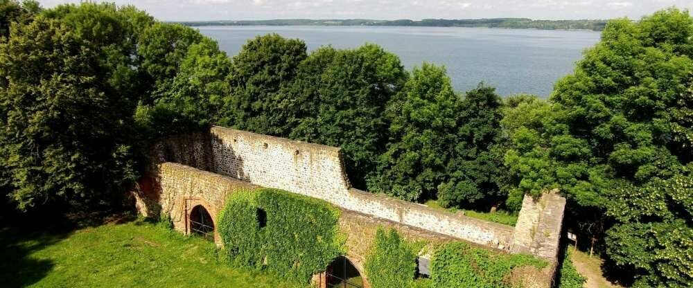 angrenzende Klosterruine