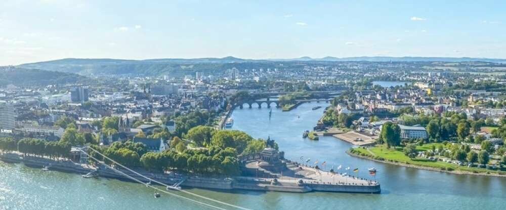 Koblenz Deutsches Eck bei Tag