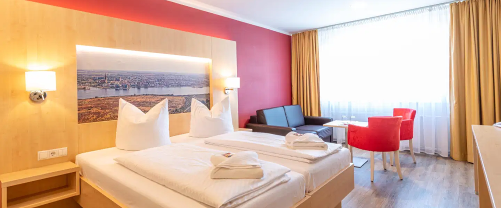  25m²• Stadtblick• Dusche• Körperseife• Separater Toilettenbereich• Privates Badezimmer• Rauchmelder• Schreibtisch• Schallisoliertes Zimmer• Toilettenartikel• Föhn• Heizung• Radiowecker• Shampoo• Luxuriöse Bettwäsche• Treppe• Essbereich• Kabel-/Satelliten