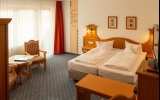 Das Komfort bietet eine Minibar, Sat-TV und Bademäntel. Es verfügt über einen Balkon mit herrlichem Bergblick.