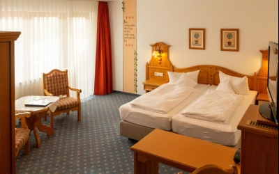 Das Komfort bietet eine Minibar, Sat-TV und Bademäntel. Es verfügt über einen Balkon mit herrlichem Bergblick.