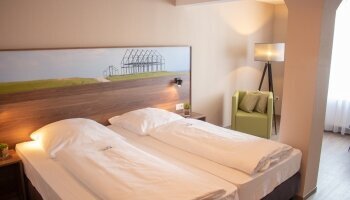 Die mit großen bodentiefen Fenstern ausgestatten Komfort Doppelzimmer sind perfekt geeignet für Geschäftsreisende, Touristen und Liebespaare die Wert auf wichtige Annehmlichkeiten legen, die sie auch von zu Hause gewohnt sind. Mit großzügigen 26m² Fläc