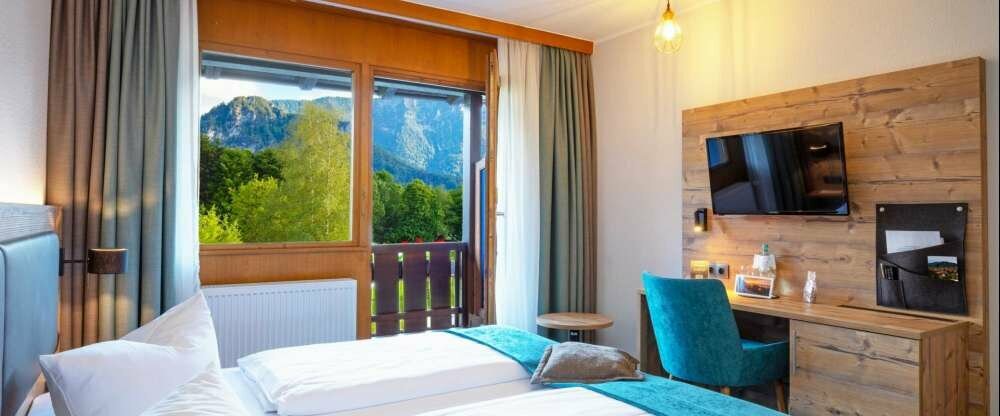 1,80 x 2,00 m großes Doppelbett Platz für ein Babybett