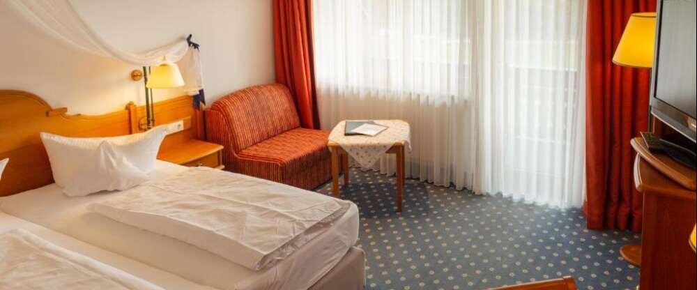 Das Komfort Einzelzimmer bietet eine Minibar, Sat-TV und Bademäntel. Es verfügt über einen Balkon mit herrlichem Bergblick.