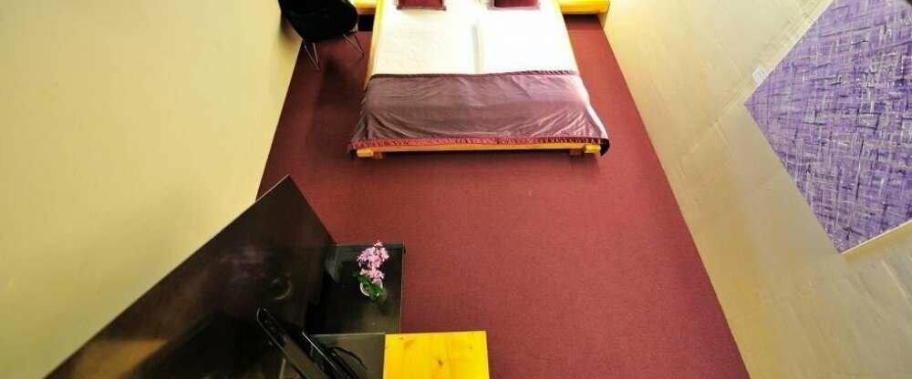 Zimmer auf zwei Etagen. Teilweise mit kleinem Freigang.