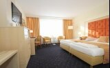 Komfortable & moderne Zimmer in Gießen. Alle Zimmer sind Nichtraucher-Zimmer und standardmäßig mit einem Schreibtisch, Telefon, Safe, einer Sitzgelegenheit und Kaffee-/Teezubereitungsmöglichkeit ausgestattet.