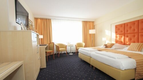 Komfortable & moderne Zimmer in Gießen. Alle Zimmer sind Nichtraucher-Zimmer und standardmäßig mit einem Schreibtisch, Telefon, Safe, einer Sitzgelegenheit und Kaffee-/Teezubereitungsmöglichkeit ausgestattet.