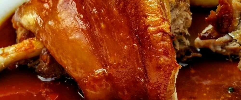 Unsere Küche hat viele Auszeichnungen. Wir bieten eine abwechslungsreiche köstliche gehobene bayerische Küche mit Überraschungskomponente..