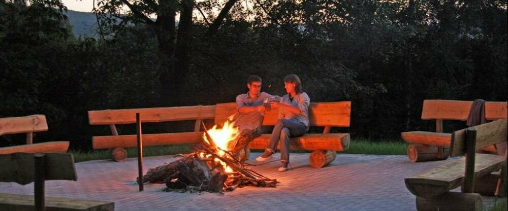 Ein Abend am Lagerfeuer ist eine optimale Möglichkeit, den Abend mit Freunden, Familie oder Kollegen gemütlich ausklingen zu lassen. 
