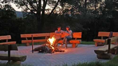 Ein Abend am Lagerfeuer ist eine optimale Möglichkeit, den Abend mit Freunden, Familie oder Kollegen gemütlich ausklingen zu lassen. 