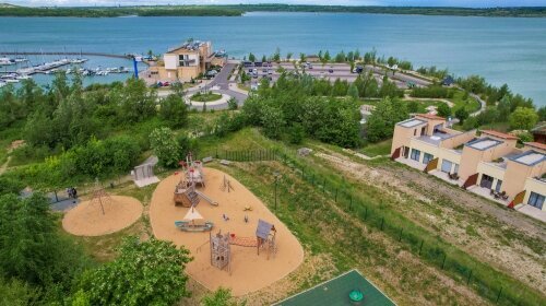 LAGOVIDA Ferienresort am Störmthaler See - Hotel-Außenansicht