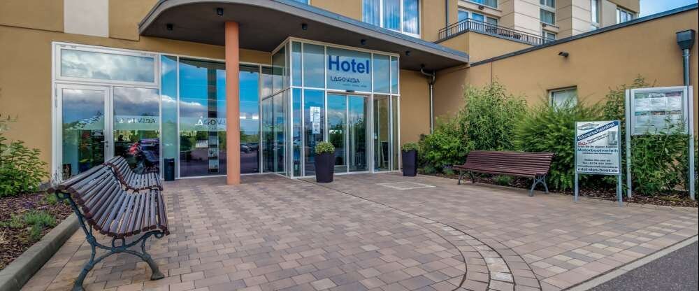 LAGOVIDA Ferienresort am Störmthaler See - Hotel-Außenansicht