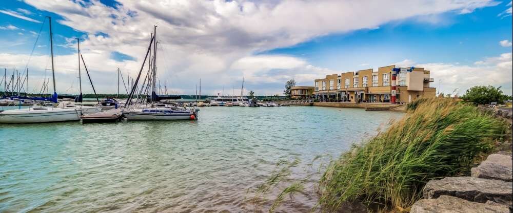 LAGOVIDA Ferienresort am Störmthaler See - Hotel-Außenansicht