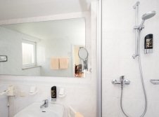 Land-gut-Hotel BurgBlick - Badezimmer