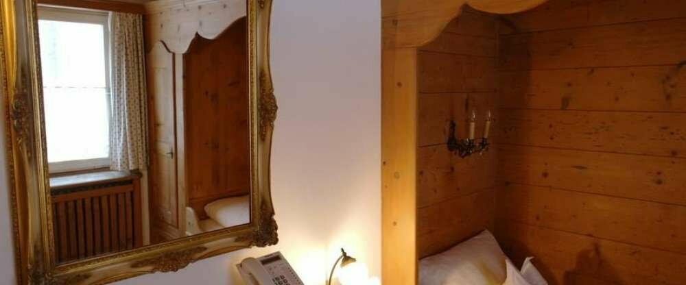 Landhaus Einzelzimmer EG mit Schlafkoje. Dieses Zimmer gibt es nur ein Mal! Sie geht in Richtung Wald und liegt sehr ruhig.