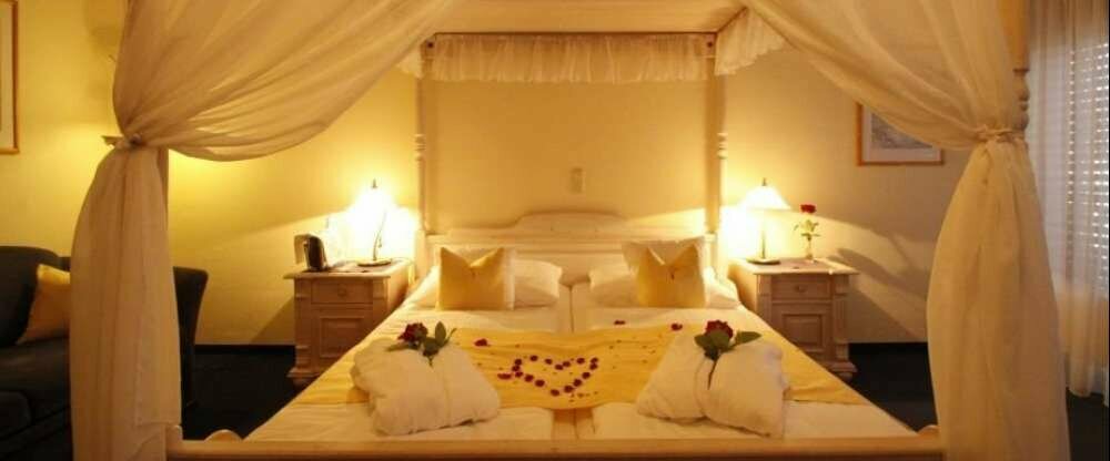 Landhaus Premium Doppelzimmer mit Himmelbett