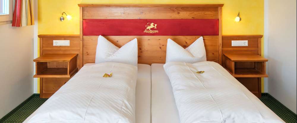 Die Komfortzimmer machen es Ihnen leicht, sich so richtig wohl zu fühlen. Die helle, freundliche Ausstattung mit Möbeln im Landhausstil garantieren Schwarzwald-Wohlfühl-Ambiente. Zur Ausstattung gehören auch ein Schreibtisch, eine Sitzecke, LCD-TV, Safe, 