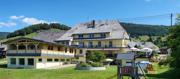 Landhotel Löwen Bernau - Hotel-Außenansicht, Quelle: Landhotel Löwen Bernau