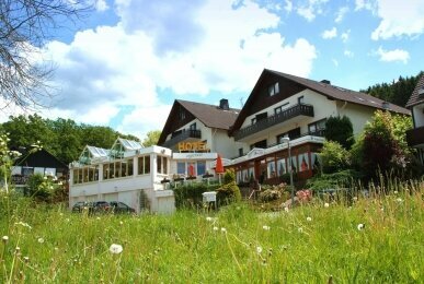 Landhotel Püster - Hotel-Außenansicht, Quelle: Landhotel Püster