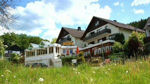 Landhotel Püster - Hotel-Außenansicht