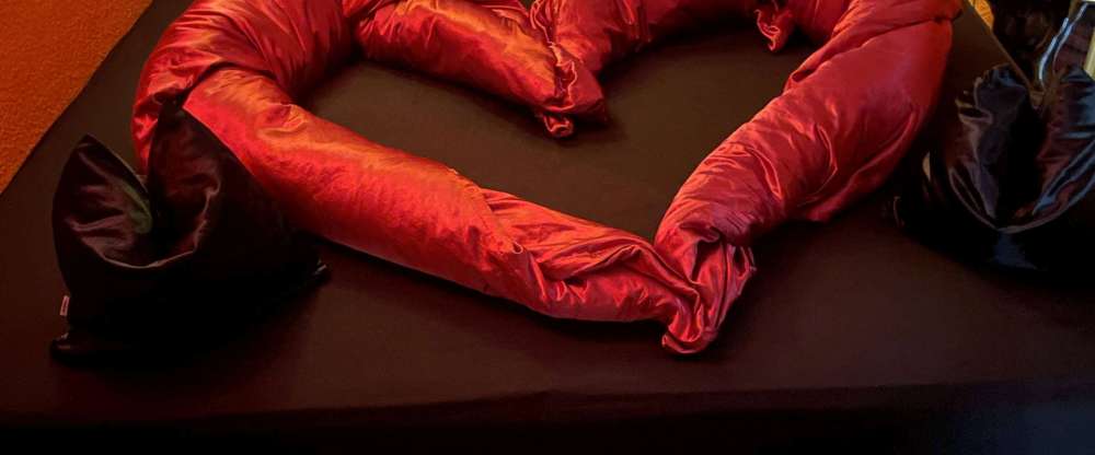 Liebeshöhle Berlin - Spiegelzimmer mit Wasserbett
