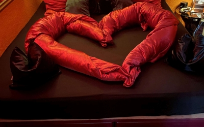 Liebeshöhle Berlin - Spiegelzimmer mit Wasserbett