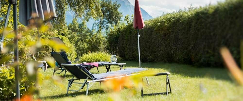 Ruhige Liegewiese mit Blick auf das Karwendel