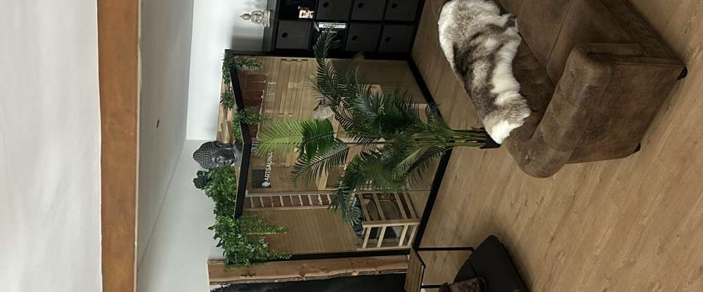 Unsere Suiten sind weit mehr als nur ein Zimmer – sie sind exklusive Private Spa Retreats, geschaffen für Menschen, die sich nach Ruhe, Zweisamkeit und einem echten Wellness-Erlebnis sehnen. Jede Suite wurde mit viel Liebe zum Detail eingerichtet und ver