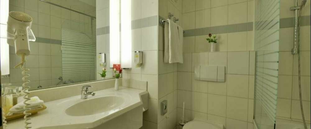 Michel Hotel Heppenheim - Badezimmer