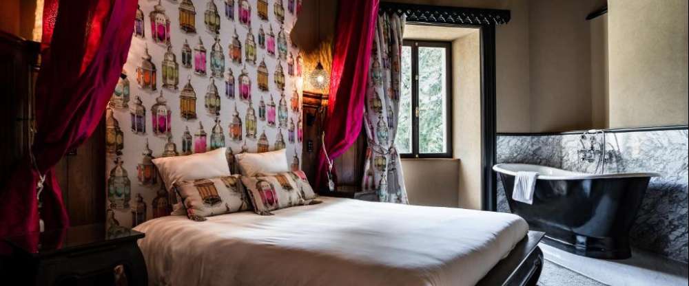 Tauchen Sie ein in die magische Welt von Tausendundeiner Nacht, wo Geschichten und Legenden in einem prachtvollen, exotischen Ambiente zum Leben erwachen. Eine Nacht voller Wunder im Herzen eines der schönsten Paläste des Orients.