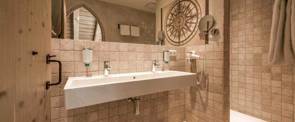 Mittelalterliches Hotel Arthus - Badezimmer