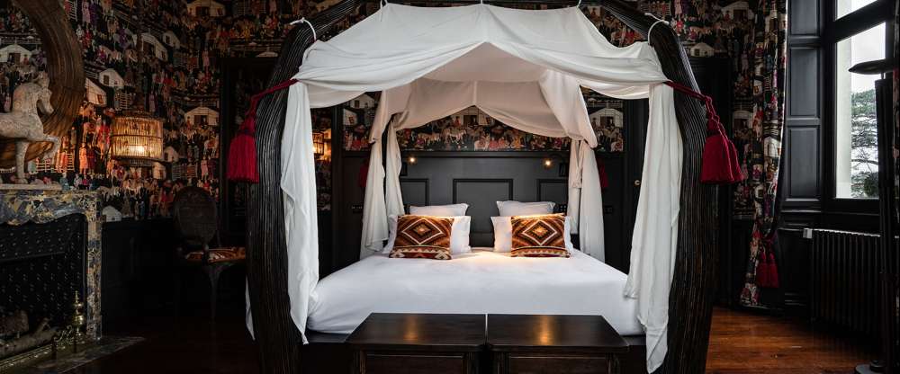 Tauchen Sie ein in die mystische Welt der Mongolei, wo endlose Steppen und uralte Traditionen in einem warmen, authentischen Ambiente aufeinandertreffen. Jedes Element weckt die Sehnsucht nach Abenteuer und Ruhe.