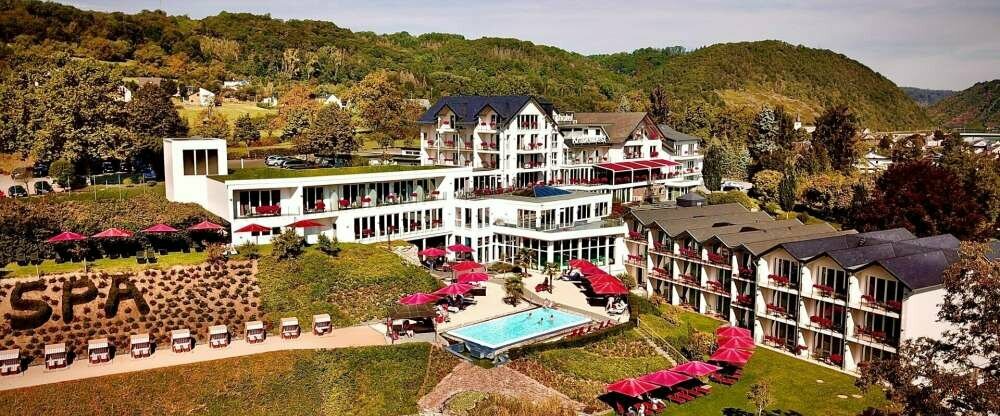 Moselstern****Parkhotel 'Krähennest' - Hotel-Außenansicht