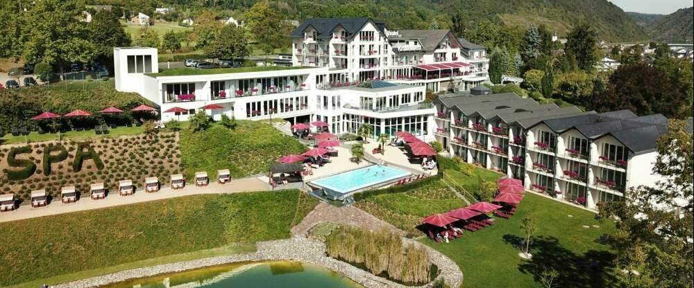 Moselstern****Parkhotel 'Krähennest' - Hotel-Außenansicht