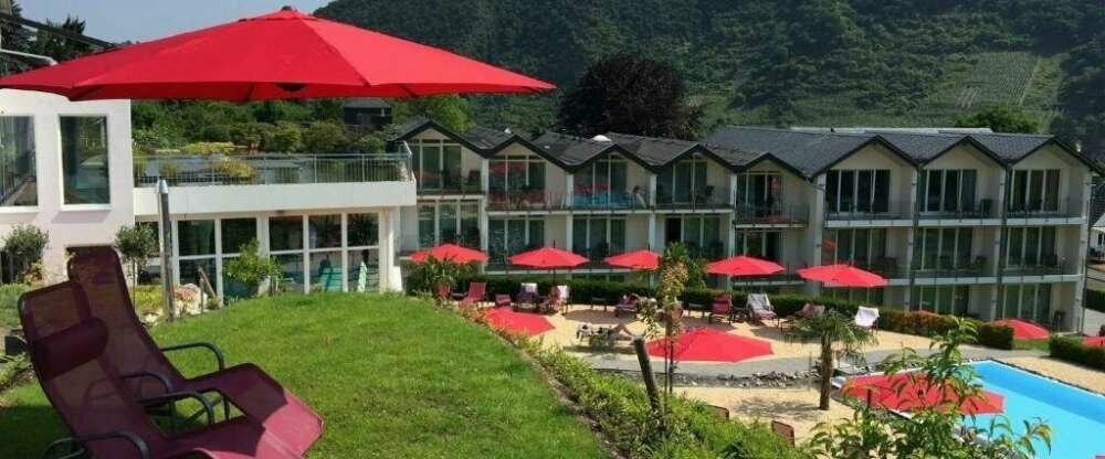 Moselstern****Parkhotel 'Krähennest' - Terrasse/Außenbereich